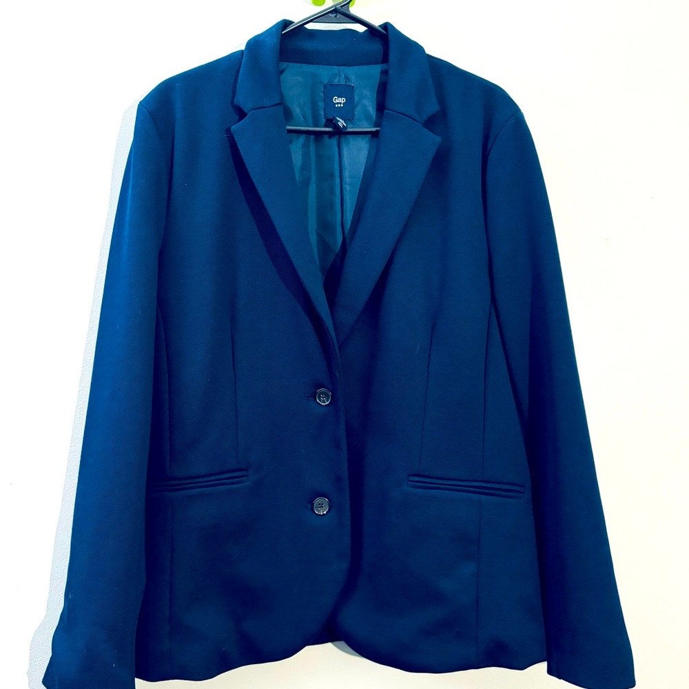 Size 16 GAP navy blue blazer - gently used